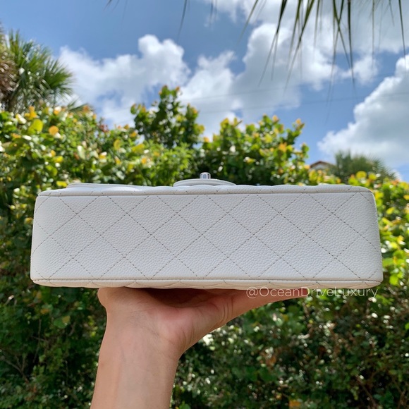 AUTHENTIC CHANEL Medium Flap White Caviar Silver - Picture 10 of 16